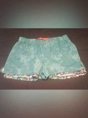 Chubbies Shorts Large 4” inseam Green Pineapple Beach Pool Swim With Liner EUC